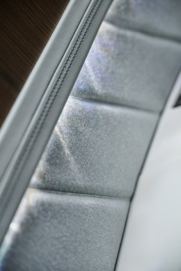 Bentley Torcal เปิดโลกวัสดุใหม่! ขนแกะเมอริโน 100% + Ombre Veneer จากไม้และกระดาษรีไซเคิล ยกระดับห้องโดยสาร EV รุ่นแรกของ Bentley