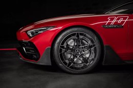 เปิดตัวหนึ่งในรุ่นลิมิเต็ดซีรีส์ Mythos "Mercedes-AMG PureSpeed" รถ SL Speedster F1 Halo Roof Bar