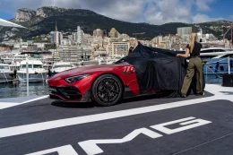 เปิดตัวหนึ่งในรุ่นลิมิเต็ดซีรีส์ Mythos "Mercedes-AMG PureSpeed" รถ SL Speedster F1 Halo Roof Bar