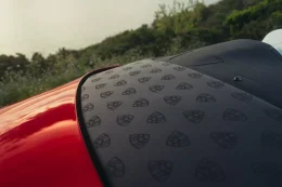 Maybach SL680 Monogram  เปิดประทุนลายแน่น แพงจัดเหมือนเอากระเป๋า LV มาทำเป็นรถ!