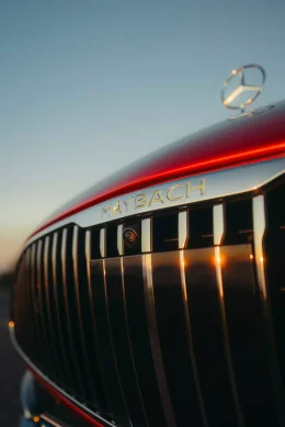 Maybach SL680 Monogram  เปิดประทุนลายแน่น แพงจัดเหมือนเอากระเป๋า LV มาทำเป็นรถ!