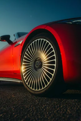 Maybach SL680 Monogram  เปิดประทุนลายแน่น แพงจัดเหมือนเอากระเป๋า LV มาทำเป็นรถ!