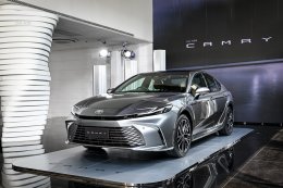 เปิดราคาอย่างเป็นทางการ ALL-NEW CAMRY เริ่มต้น 1.455 ล้านบาท! : ช่วงราคาแนะนำถึง 31 ตุลาคมนี้ ลดทันที 20,000 บาท!