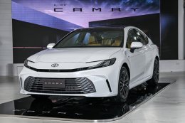 เปิดราคาอย่างเป็นทางการ ALL-NEW CAMRY เริ่มต้น 1.455 ล้านบาท! : ช่วงราคาแนะนำถึง 31 ตุลาคมนี้ ลดทันที 20,000 บาท!