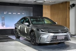 เปิดราคาอย่างเป็นทางการ ALL-NEW CAMRY เริ่มต้น 1.455 ล้านบาท! : ช่วงราคาแนะนำถึง 31 ตุลาคมนี้ ลดทันที 20,000 บาท!