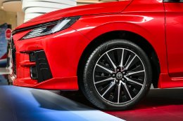 โตโยต้าเปิดราคาอย่างเป็นทางการ NEW Yaris ATIV HEV พร้อมส่งสองรุ่นให้เลือก Premium และ GR Sport เปิดราคาช่วงแนะนำอยู่ที่ 719,000 บาท และ 769,000 บาท