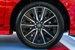 โตโยต้าเปิดราคาอย่างเป็นทางการ NEW Yaris ATIV HEV พร้อมส่งสองรุ่นให้เลือก Premium และ GR Sport เปิดราคาช่วงแนะนำอยู่ที่ 719,000 บาท และ 769,000 บาท
