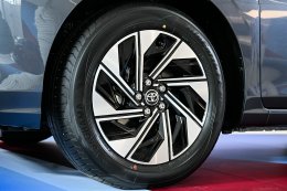 โตโยต้าเปิดราคาอย่างเป็นทางการ NEW Yaris ATIV HEV พร้อมส่งสองรุ่นให้เลือก Premium และ GR Sport เปิดราคาช่วงแนะนำอยู่ที่ 719,000 บาท และ 769,000 บาท