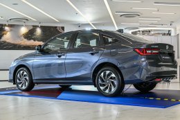 โตโยต้าเปิดราคาอย่างเป็นทางการ NEW Yaris ATIV HEV พร้อมส่งสองรุ่นให้เลือก Premium และ GR Sport เปิดราคาช่วงแนะนำอยู่ที่ 719,000 บาท และ 769,000 บาท
