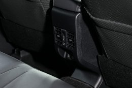 โตโยต้าเปิดราคาอย่างเป็นทางการ NEW Yaris ATIV HEV พร้อมส่งสองรุ่นให้เลือก Premium และ GR Sport เปิดราคาช่วงแนะนำอยู่ที่ 719,000 บาท และ 769,000 บาท