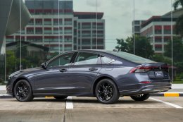 เปิดตัวแล้ว Honda Accord e:HEV ใหม่ เพิ่มออปชัน พร้อมปรับราคาถูกลง สูงสุด 70,000 บาท! เริ่ม 1.479 ลบ.