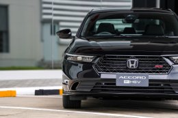 เปิดตัวแล้ว Honda Accord e:HEV ใหม่ เพิ่มออปชัน พร้อมปรับราคาถูกลง สูงสุด 70,000 บาท! เริ่ม 1.479 ลบ.
