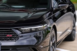 เปิดตัวแล้ว Honda Accord e:HEV ใหม่ เพิ่มออปชัน พร้อมปรับราคาถูกลง สูงสุด 70,000 บาท! เริ่ม 1.479 ลบ.
