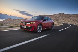 BMW เผยข้อมูล iX4 รถยนต์ไฟฟ้า 100% สไตล์ SUV Coupé บนแพลตฟอร์ม Neue Klasse สถาปัตยกรรม 800V