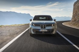 BMW เผยข้อมูล iX4 รถยนต์ไฟฟ้า 100% สไตล์ SUV Coupé บนแพลตฟอร์ม Neue Klasse สถาปัตยกรรม 800V