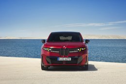 BMW เผยข้อมูล iX4 รถยนต์ไฟฟ้า 100% สไตล์ SUV Coupé บนแพลตฟอร์ม Neue Klasse สถาปัตยกรรม 800V