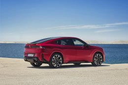 BMW เผยข้อมูล iX4 รถยนต์ไฟฟ้า 100% สไตล์ SUV Coupé บนแพลตฟอร์ม Neue Klasse สถาปัตยกรรม 800V