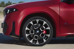 BMW เผยข้อมูล iX4 รถยนต์ไฟฟ้า 100% สไตล์ SUV Coupé บนแพลตฟอร์ม Neue Klasse สถาปัตยกรรม 800V