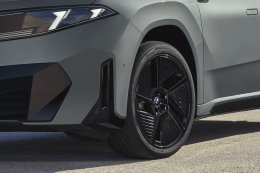 BMW เผยข้อมูล iX4 รถยนต์ไฟฟ้า 100% สไตล์ SUV Coupé บนแพลตฟอร์ม Neue Klasse สถาปัตยกรรม 800V