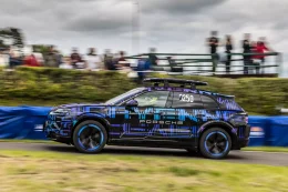 Porsche Cayenne Electric โชว์ห้องโดยสารยุคอนาคต จัดเต็มจอ SCREEN รอบคัน พร้อมพลังเกิน 1,000 แรงม้า!