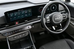 The new Kia Carnival HEV 7-seater เปิดตัวอย่างเป็นทางการในไทย พร้อมสโลแกน "Built for Every Move of Life"