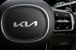 The new Kia Carnival HEV 7-seater เปิดตัวอย่างเป็นทางการในไทย พร้อมสโลแกน "Built for Every Move of Life"