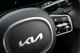 The new Kia Carnival HEV 7-seater เปิดตัวอย่างเป็นทางการในไทย พร้อมสโลแกน "Built for Every Move of Life"