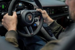 เปิดให้จองในไทย Porsche Taycan MY2027 เพิ่มรุ่นพิเศษ Black Edition พร้อม E-Shift จำลองเปลี่ยนเกียร์ครั้งแรกในรถ EV ของค่าย