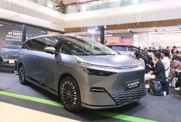 XPENG X9 Executive Special Color Edition: เมื่อ "ยานอวกาศ" อัปเกรดความดุด้วยสี Matte Gray ราคา 2.539 ล้านบาท