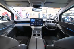 XPENG X9 Executive Special Color Edition: เมื่อ "ยานอวกาศ" อัปเกรดความดุด้วยสี Matte Gray ราคา 2.539 ล้านบาท