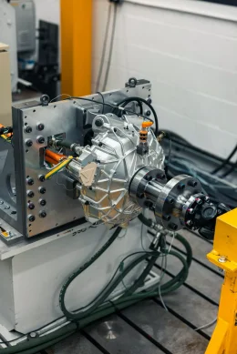 Mercedes ชี้เทคโนโลยีมอเตอร์ไฟฟ้าใหม่ อาจทำให้ เบรกหลัง ไม่จำเป็นอีกต่อไป