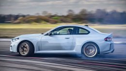 เจาะลึก BMW M2 CS (G87) ปี 2026: พลังดิบ, น้ำหนักเบาหวิว, ขับหลังเร้าใจ พร้อมสปอยเลอร์หางเป็ดสุดเฉี่ยว