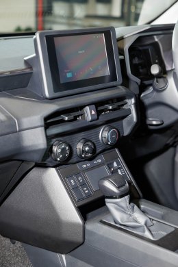 Toyota Hilux TRAVO Standard Cab 4TREK 4WD  ราคาจำหน่ายสุดเร้าใจ เริ่ม 774,000 บาท (6MT) และ 826,000 บาท (6AT) กระบะตอนเดียวขับสี่สายลุยตัวจริง