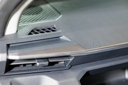 Toyota Hilux TRAVO Standard Cab 4TREK 4WD  ราคาจำหน่ายสุดเร้าใจ เริ่ม 774,000 บาท (6MT) และ 826,000 บาท (6AT) กระบะตอนเดียวขับสี่สายลุยตัวจริง