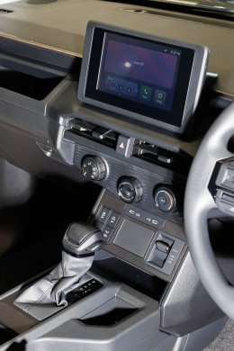 Toyota Hilux TRAVO Standard Cab 4TREK 4WD  ราคาจำหน่ายสุดเร้าใจ เริ่ม 774,000 บาท (6MT) และ 826,000 บาท (6AT) กระบะตอนเดียวขับสี่สายลุยตัวจริง