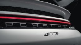 เผยโฉมแล้ว! New Porsche 911  GT3 ครบรอบ 25 ปีของเครื่องยนต์ Flat-Six โมเดลใหม่สองรุ่นในสายการผลิต "992.2" นั่นคือ 911 GT3 รุ่นใหม่และ 911 GT3 พร้อมแพ็คเกจ Touring ที่เน้นความเรียบหรู