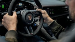 Porsche Taycan 2027 อัปเกรดใหญ่ เพิ่มเกียร์จำลอง 8 สปีด แบตใหญ่ขึ้น ชาร์จเร็ว 320 kW  หรือ