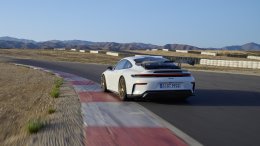 เผยโฉมแล้ว! New Porsche 911  GT3 ครบรอบ 25 ปีของเครื่องยนต์ Flat-Six โมเดลใหม่สองรุ่นในสายการผลิต "992.2" นั่นคือ 911 GT3 รุ่นใหม่และ 911 GT3 พร้อมแพ็คเกจ Touring ที่เน้นความเรียบหรู