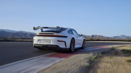 เผยโฉมแล้ว! New Porsche 911  GT3 ครบรอบ 25 ปีของเครื่องยนต์ Flat-Six โมเดลใหม่สองรุ่นในสายการผลิต "992.2" นั่นคือ 911 GT3 รุ่นใหม่และ 911 GT3 พร้อมแพ็คเกจ Touring ที่เน้นความเรียบหรู