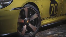 Porsche 911 Spirit 70 สปอร์ตเปิดประทุนรุ่นลิมิเต็ดที่พาเราย้อนยุคไปยังช่วงปี 1970s  1980s อย่างมีสไตล์ เปิดตัวพร้อมแนวคิด Heritage Design