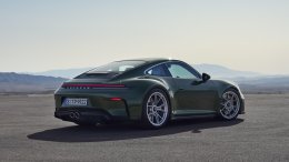 เผยโฉมแล้ว! New Porsche 911  GT3 ครบรอบ 25 ปีของเครื่องยนต์ Flat-Six โมเดลใหม่สองรุ่นในสายการผลิต "992.2" นั่นคือ 911 GT3 รุ่นใหม่และ 911 GT3 พร้อมแพ็คเกจ Touring ที่เน้นความเรียบหรู