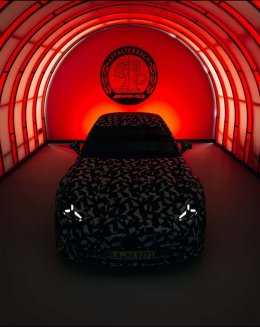 AMG เตรียมส่งซูเปอร์ซีดานไฟฟ้าคันใหม่! แรงทะลุ 1,000 แรงม้า ลุ้นเปิดตัวเดือนหน้า