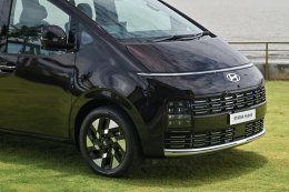 The new Hyundai STARIA Hybrid 11 ที่นั่ง เปิดราคา 2.099 ล้านบาท ชูคอนเซ็ปต์ "เดอะแบก" พร้อมลุยทุกภารกิจ