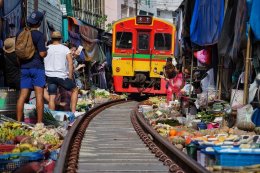 SIC004	Joined  Maeklong Railway Market + Guide (No Lunch)