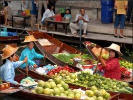 001PVT	Maeklong Railway Market +  Guide   (No Lunch)