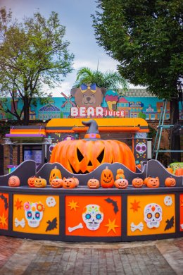 Chocolate Ville European Style Theme Park Restaurant & Disneyland Village + Liab Duan Night Marketc