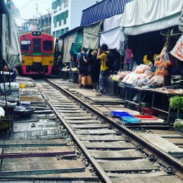 001PVT	Maeklong Railway Market +  Guide   (No Lunch)