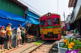 002PVT	Maeklong Railway Market & Elephant Riding  + Guide (No Lunch)