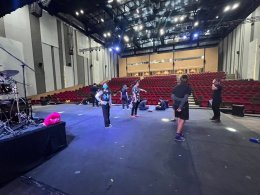 งานsetupเวที คอนเสิร์ต Heal Together  World Tour in Bangkok