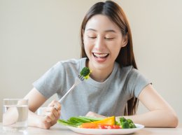  ยีสต์ทนกรดมีความสำคัญในกระบวนการอุตสาหกรรม โดยเฉพาะอย่างยิ่งในกระบวนการหมักและการถนอมอาหาร โดยยีสต์เป็นสิ่งมีชีวิตที่มีความสามารถในการทนกรดได้ดีและเจริญในแหล่งที่มีความเป็นกรดสูงได้